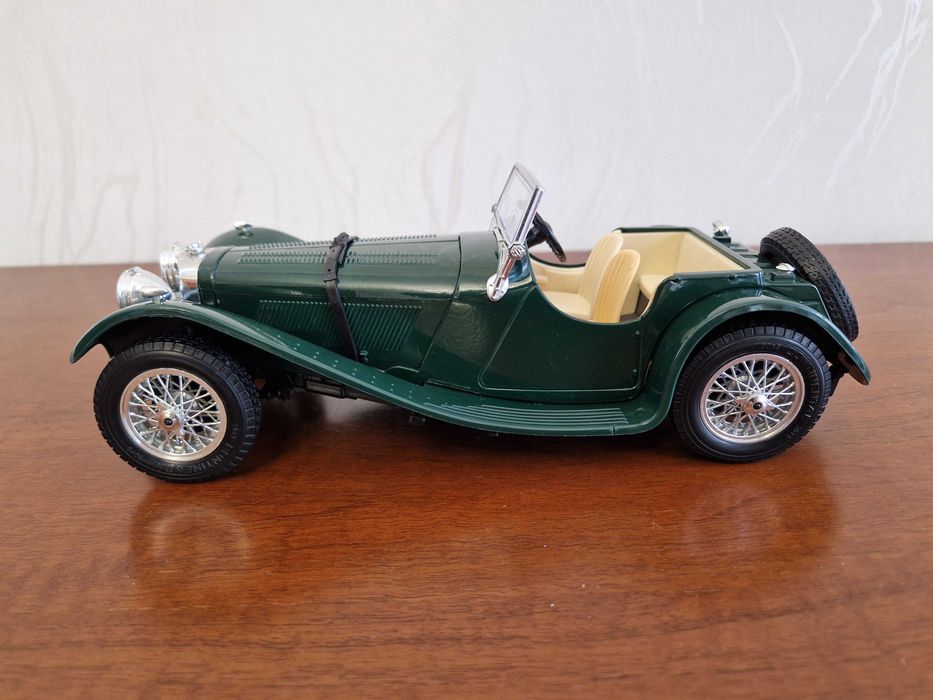 Лот №53. 1948 Jaguar SS100. масштаб 1/18 Bburago