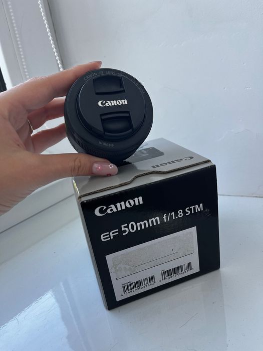 Canon 1200D + 18–55mm (kit) + 2 батареї + зарядка + кабель