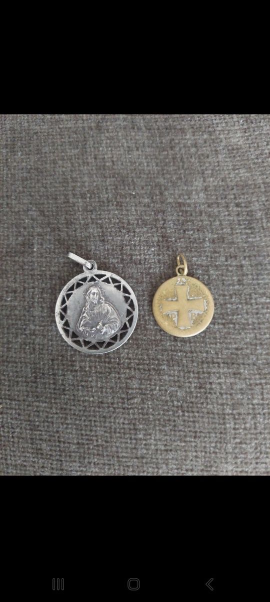 Par de medalhas antigas
