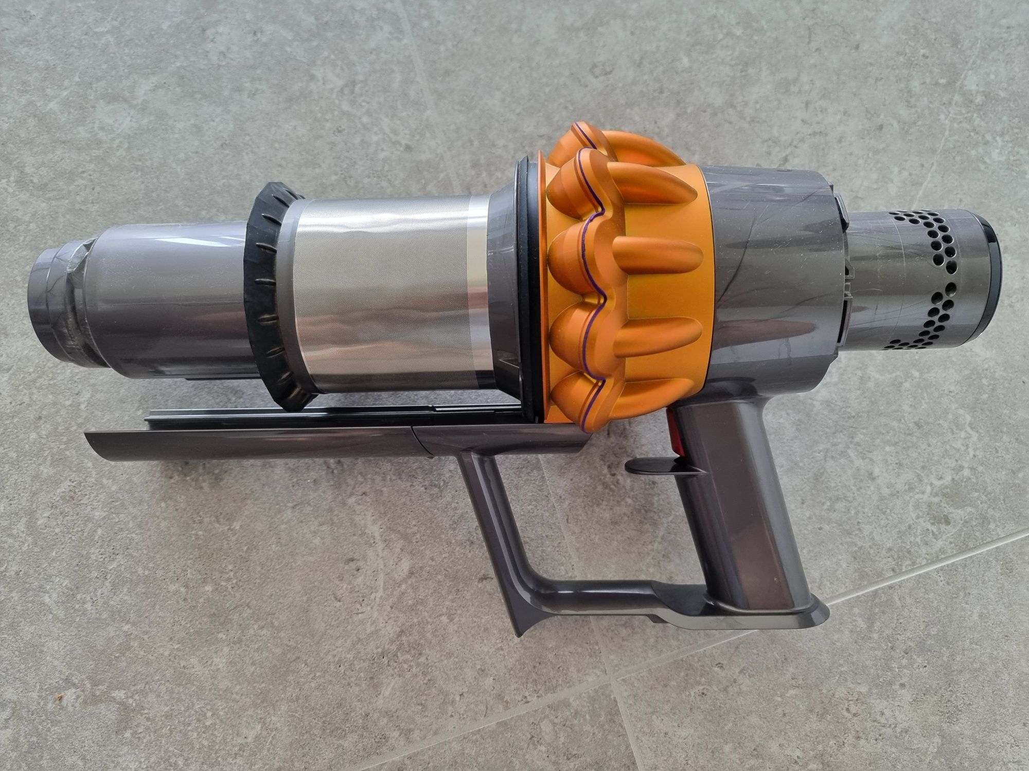 Dyson V15 korpus + silnik + cyklon