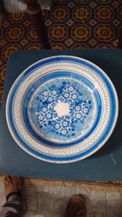Prato  muito antigo