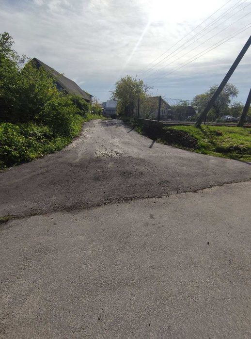 Продається одноповерховий будинок, жилий стан, біля Івано-Франківська.