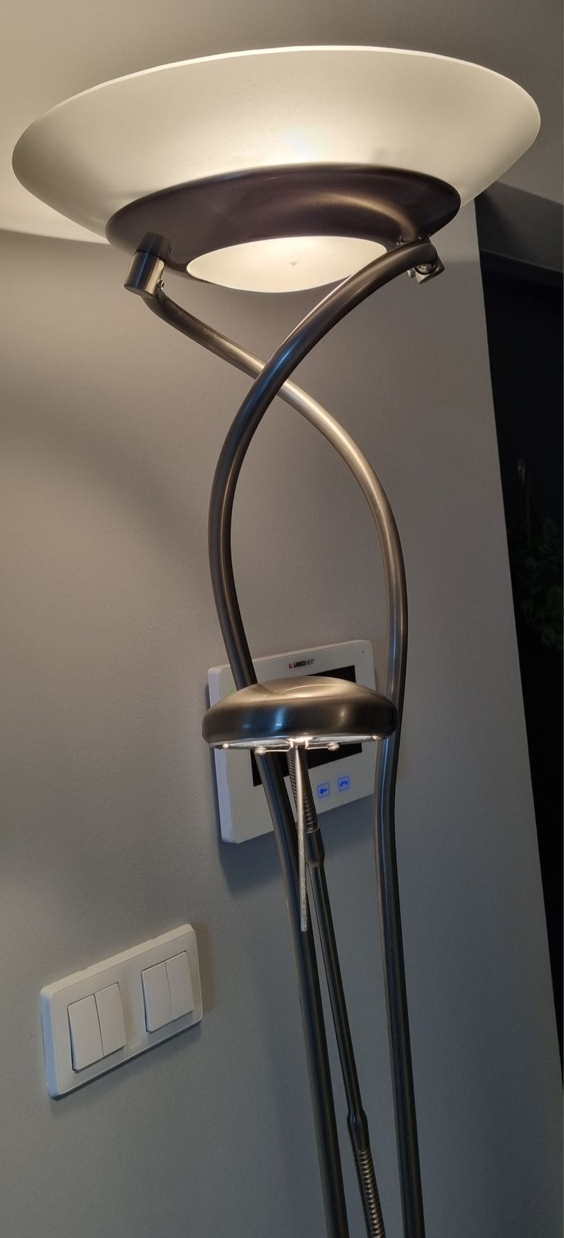 Lampa podłogowa stojąca