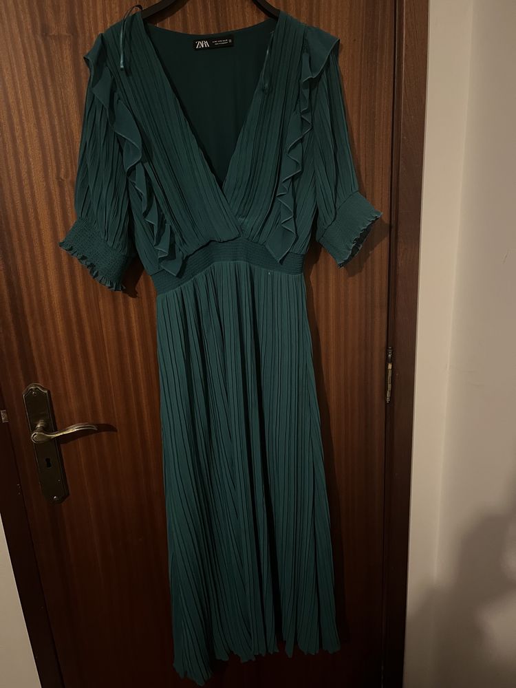 Vestidos Novos (Mango, Zara, etc.)