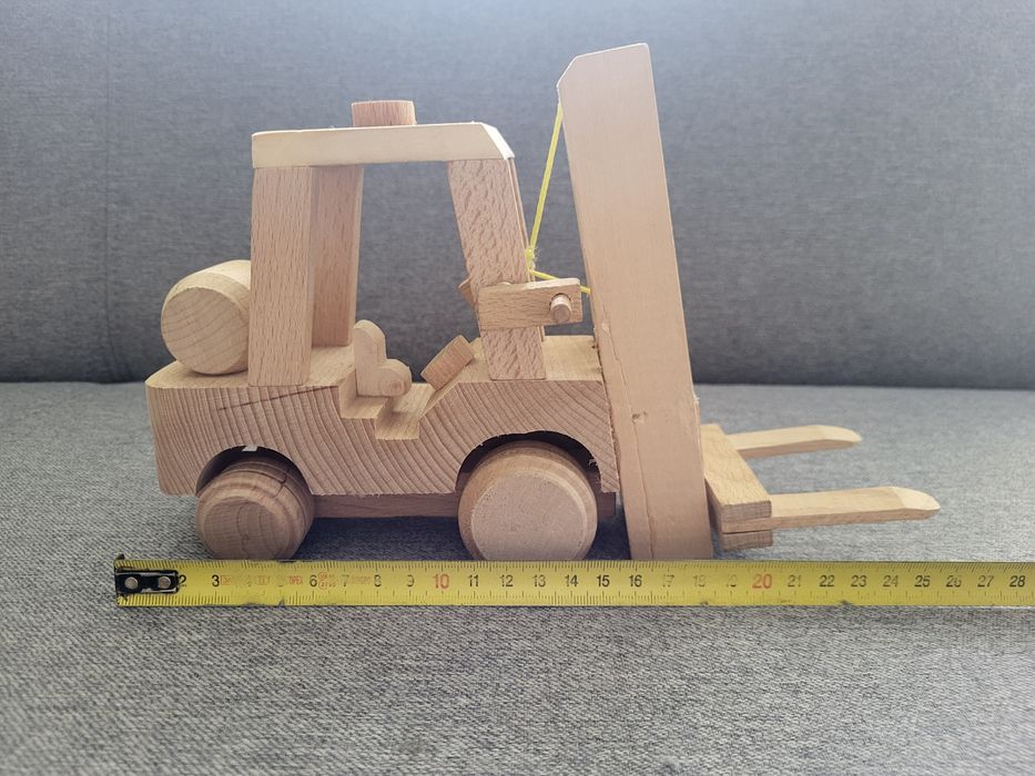 Drewniany wózek widłowy zabawka