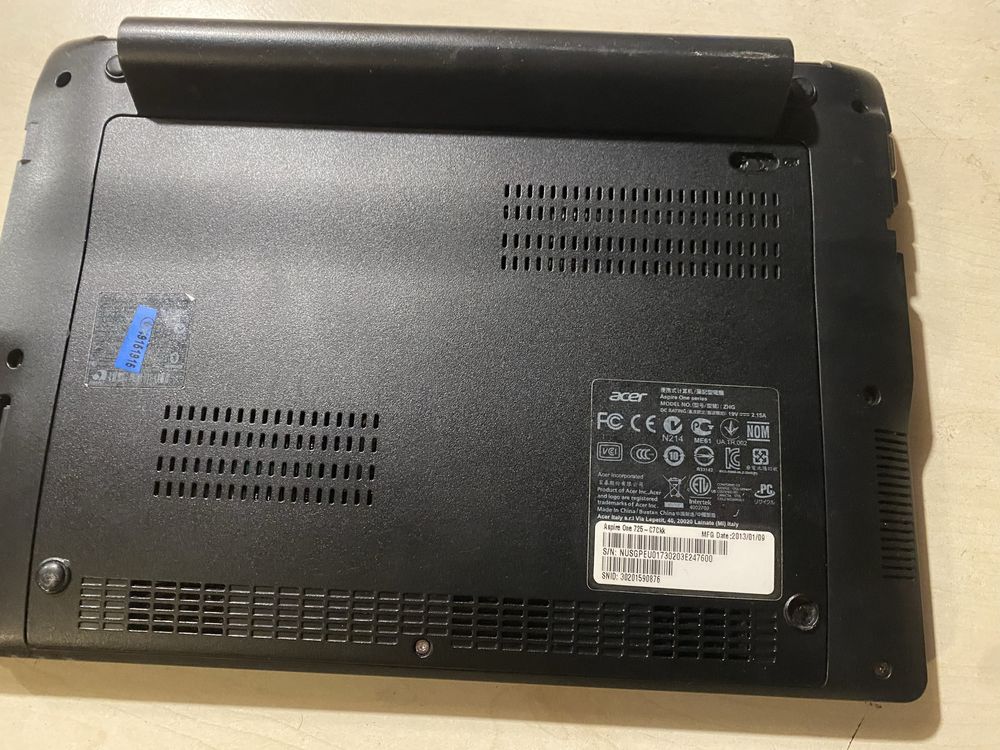 Нетбук Acer Aspire One 725