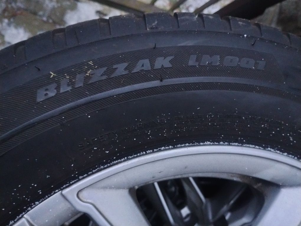 Bridgestone 215/65R17 opony zimowe Blizzak samowulkanizujaca