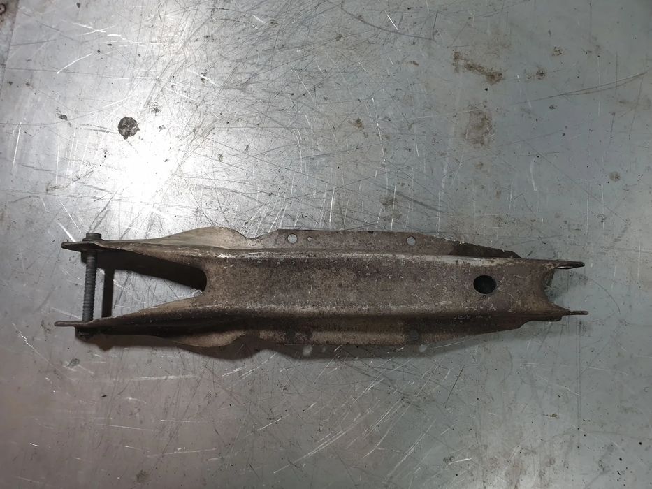 Braço de suspensão trás direito MERCEDES-BENZ GLA (X156)