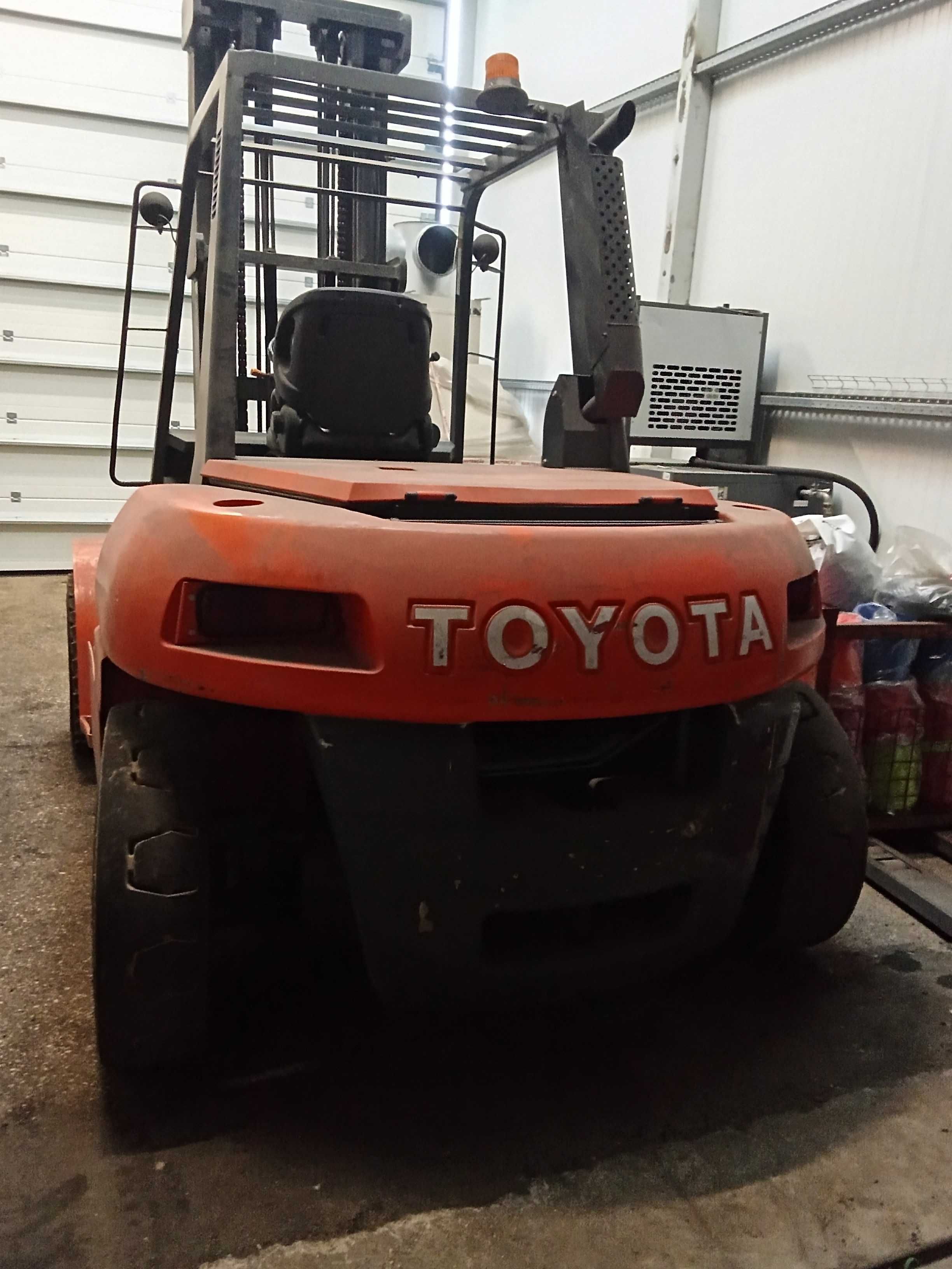 Empilhador TOYOTA 6 ton diesel ano 2005 TRIPLEX