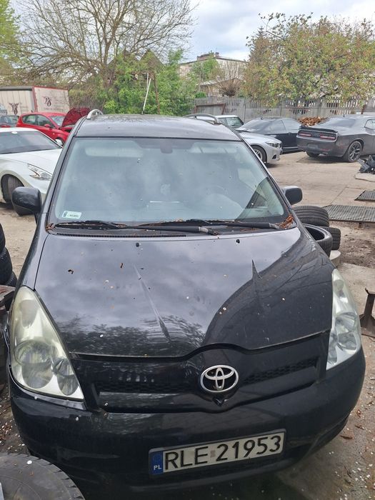 Toyota corolla verso uszkodzona