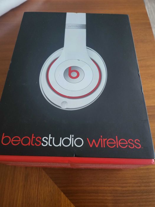 Auscultadores Beats Studio Wireless.