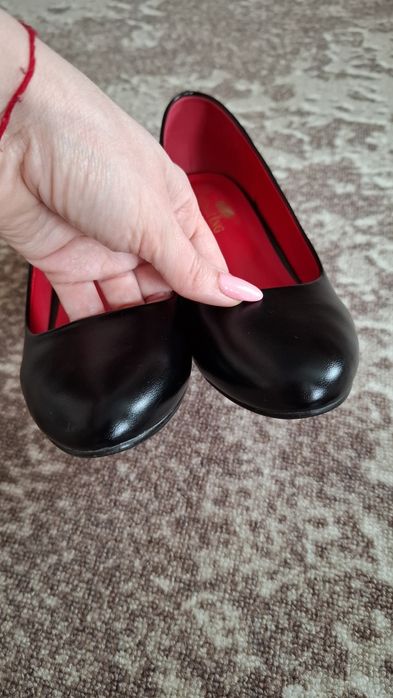 Женские туфли на устойчивом каблуке