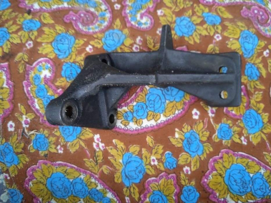 Кронштейн крепления двигателя с mitsubishi lancer 1994 1.5