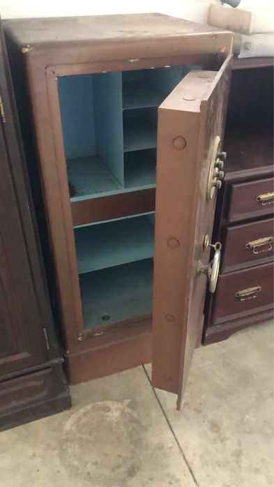 Cofre vintage com chave e codigo