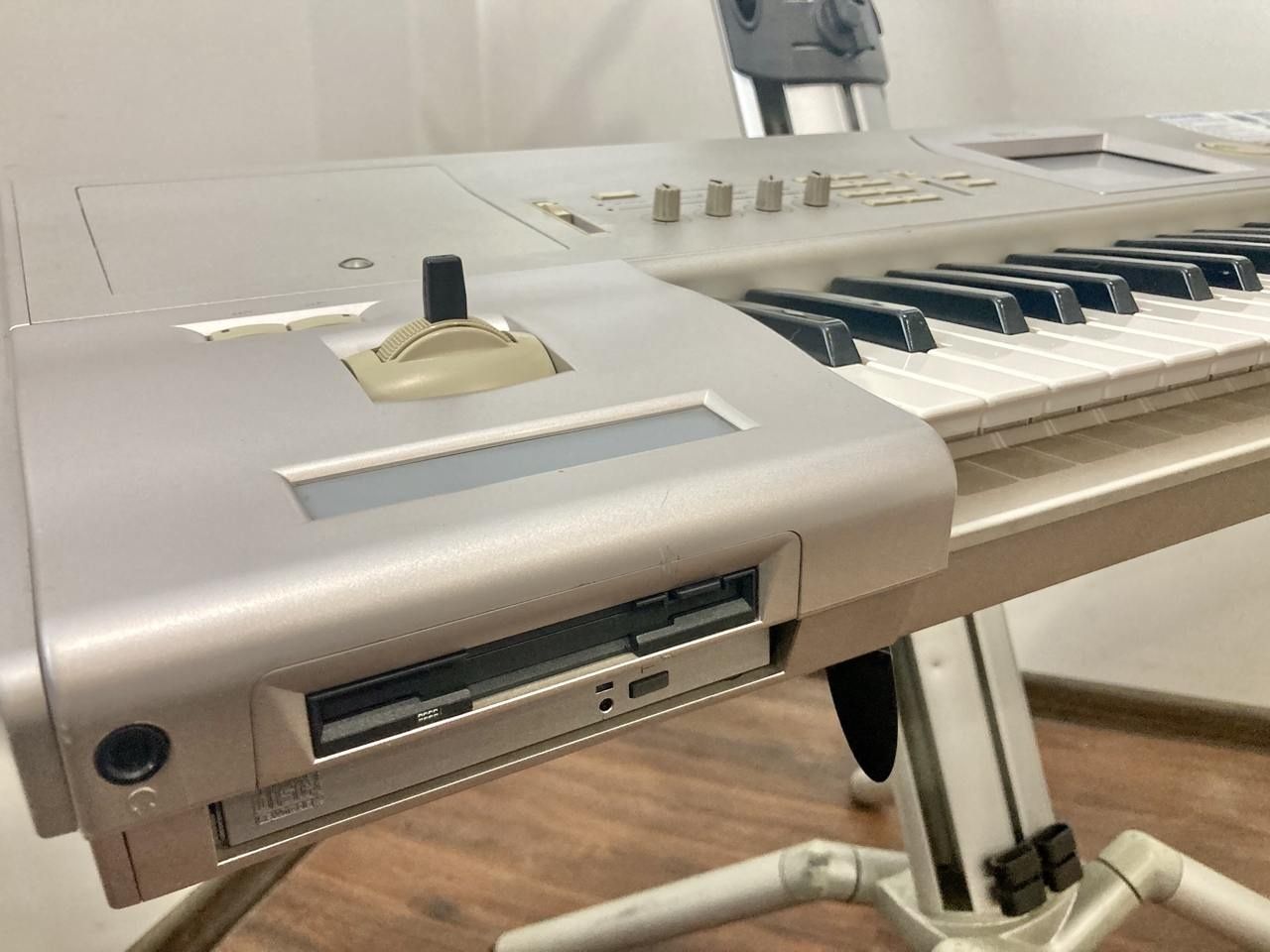 KORG TRITON STUDIO 61 — с кейсом