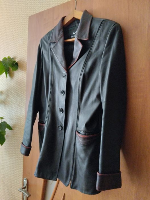 Шкіряна жіноча курточка, косуха.