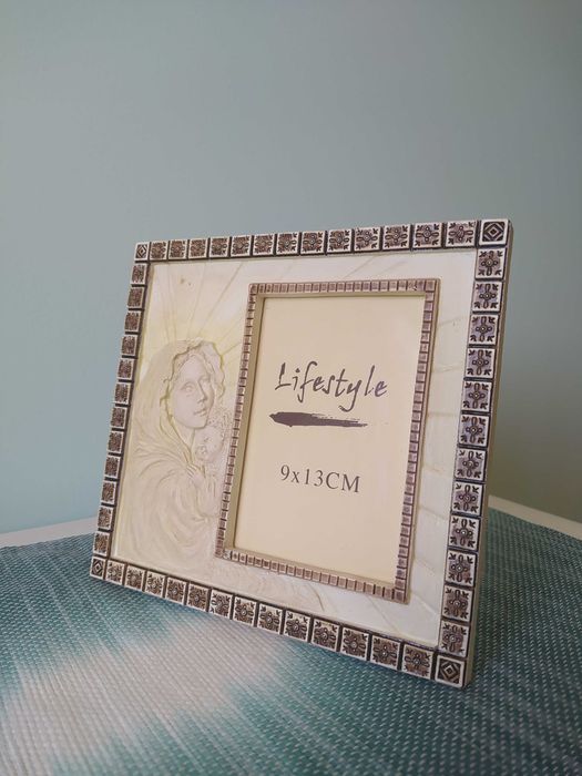 Moldura em pedra-Maria com menino Jesus