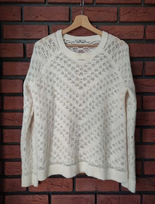 Kremowy ażurowy sweter