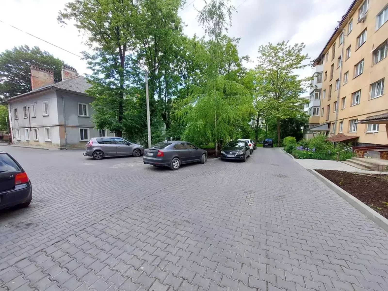 3 кімнатна квартира вулиця Коновальця ПОСТАНОВИ