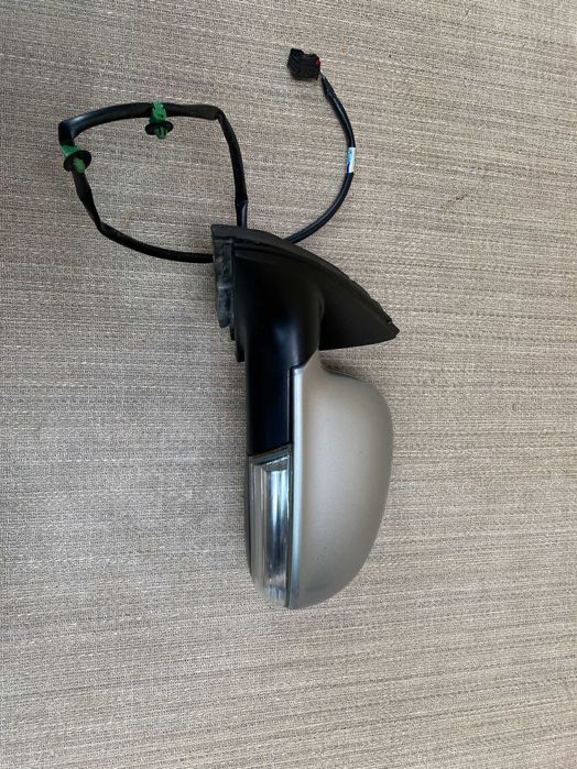 Lusterko boczne lewe Volkswagen Jetta 6pin w kolorze la7w