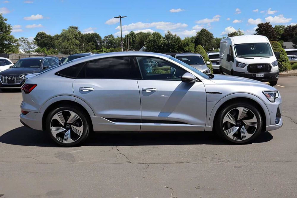 Audi e-tron Sportback quattro      2021