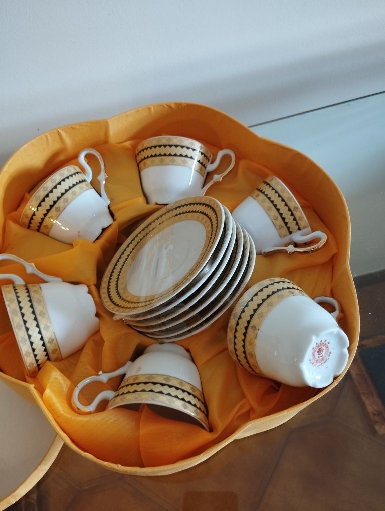 Conjunto de chávenas árabes