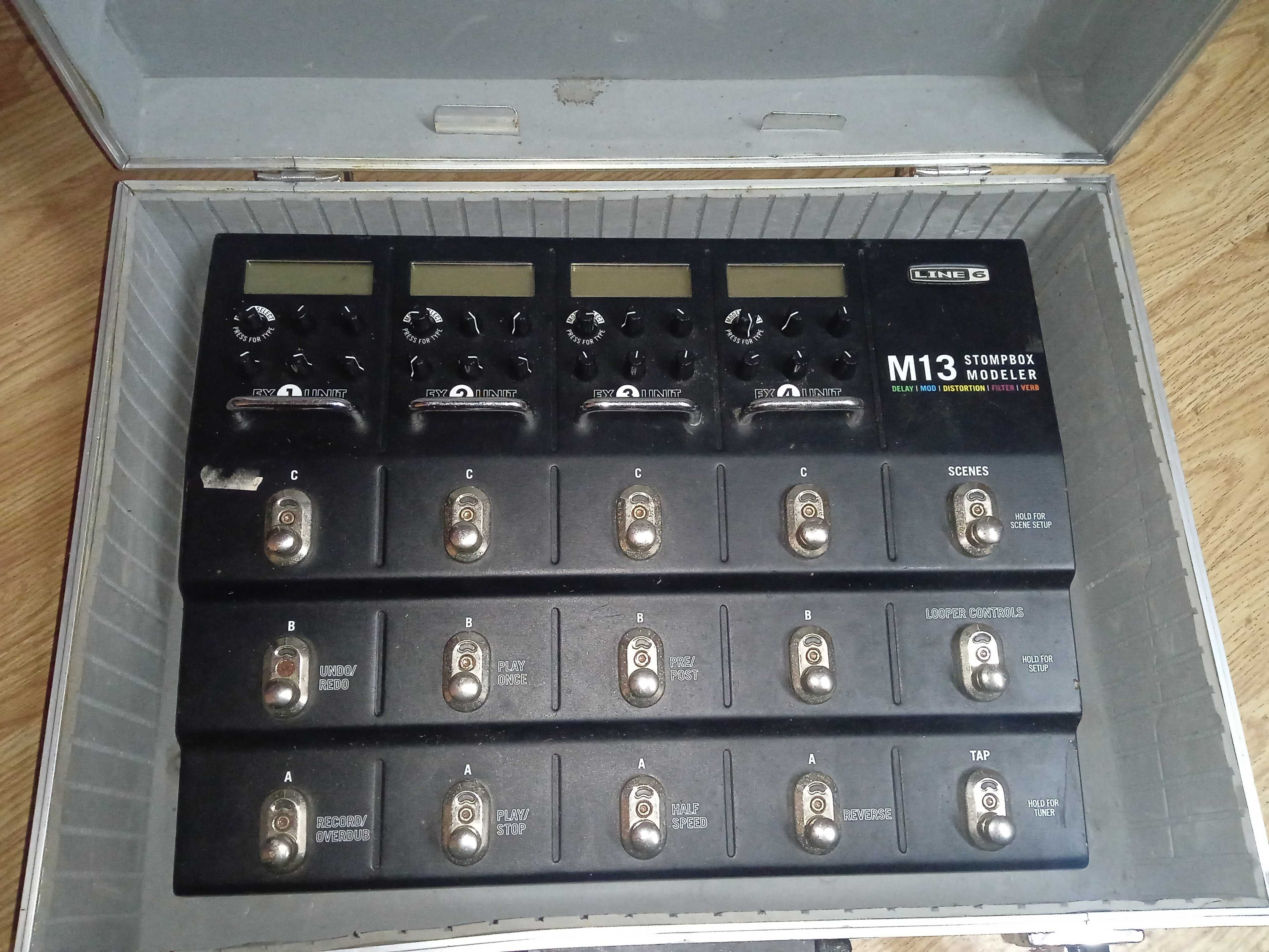 Pedaleira Line6 M13 Stompbox