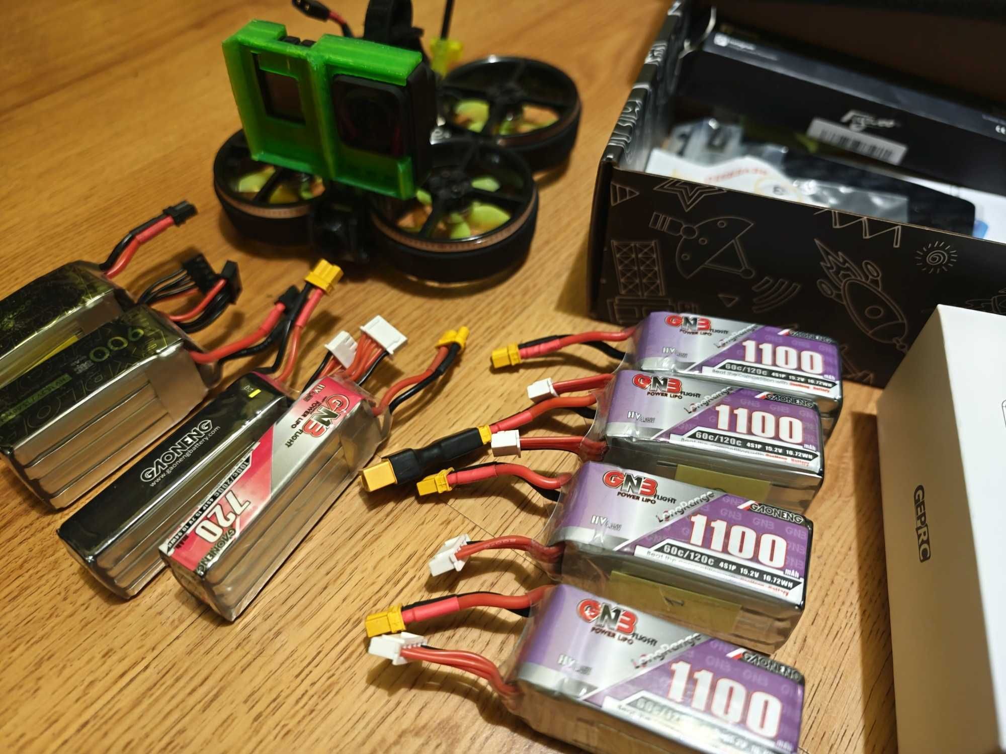 Dron fpv Flywoo Cinerace 20 HD z Gopro 8 Naked i 8x akku