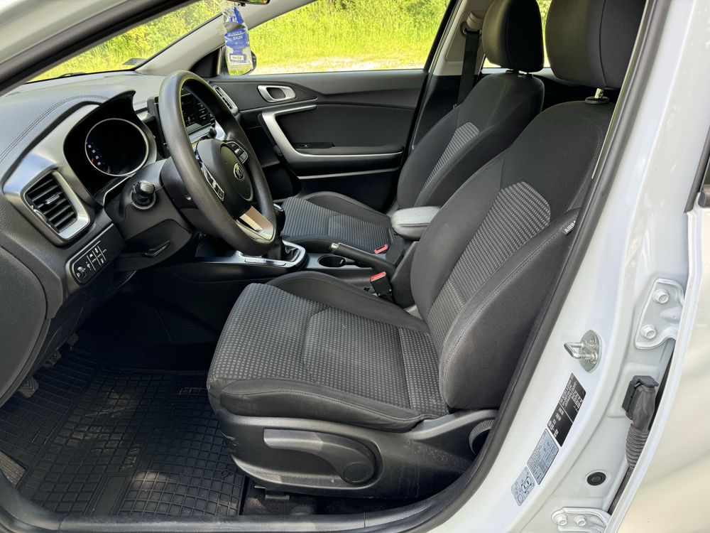 Wypozyczalnia Samochodow Do wynajecia Kia Ceed kombi