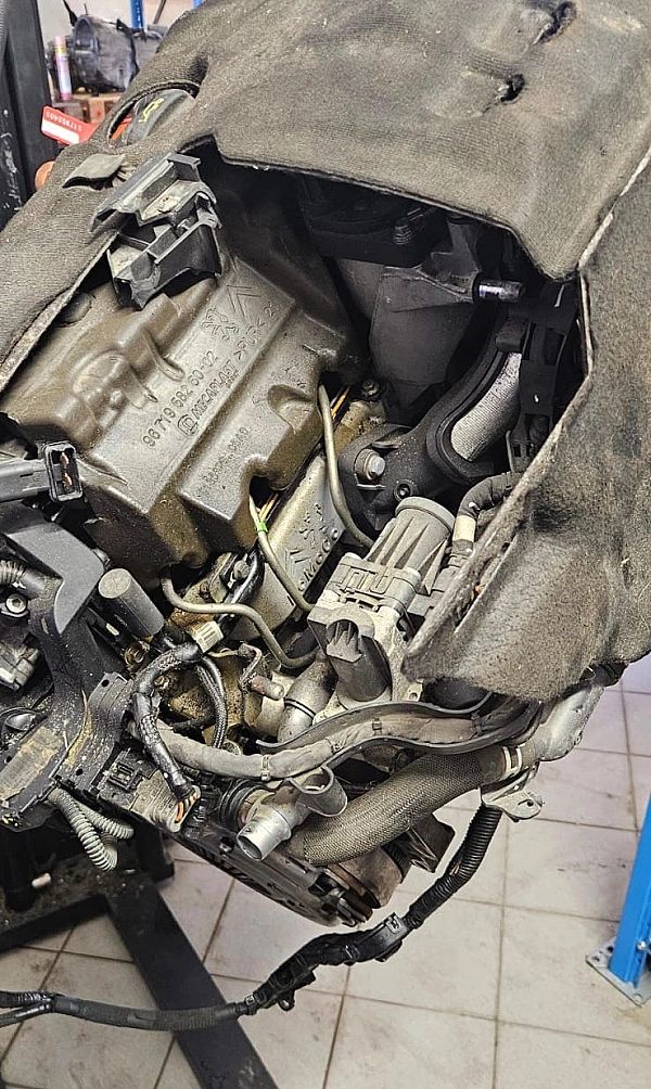 Silnik Kompletny Peugeot Citroen C4 Picasso Ii 2/1.6 E-Hdi 9H05 Siemen