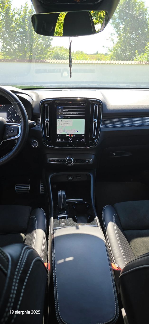 Volvo XC 40 VOLVO XC40 T5 AWD R-Design