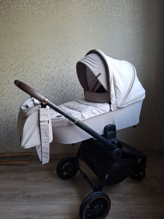 Продам коляску 2 в 1 Carrello Epica