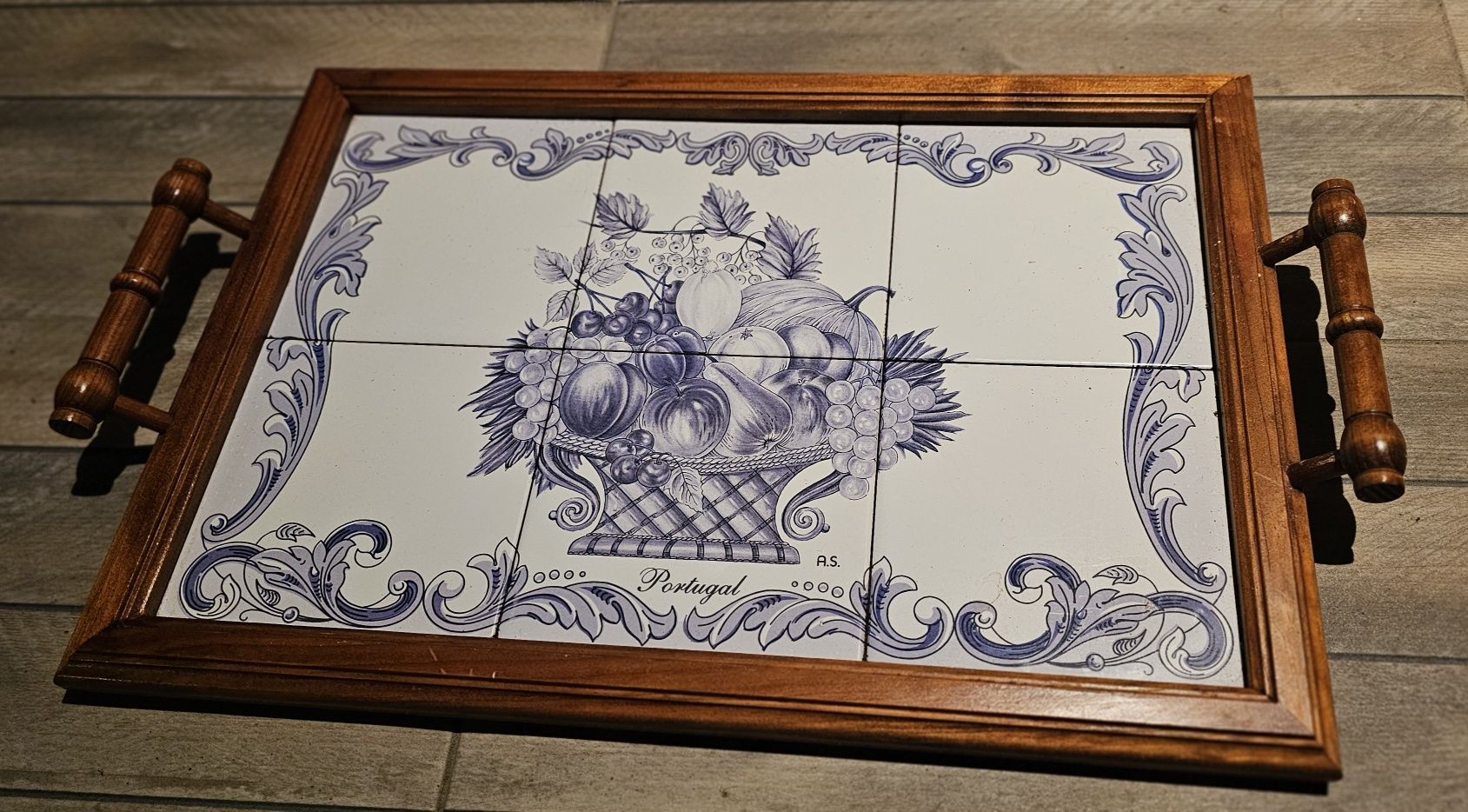 Tabuleiros de madeira com azulejos conjunto