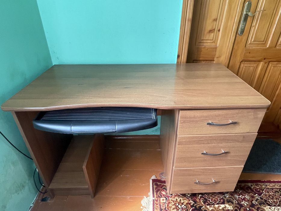 Продам компютерний стіл