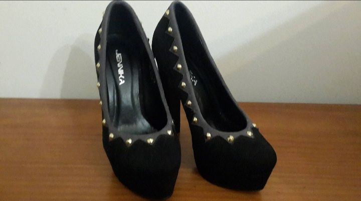 Sapatos camurça  35