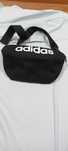 Bolsinha adidas para transportar qualquer coisa
