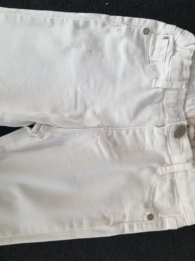 Białe jeansy 9 lat