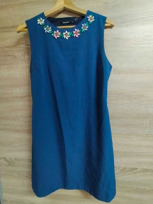 Vestido curto excelente