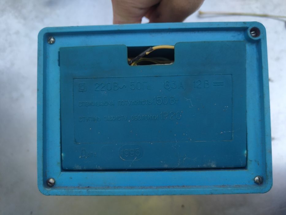 Зарядний пристрій УЗ-С-12-6,3-УХЛ 3.1 для акумулятора