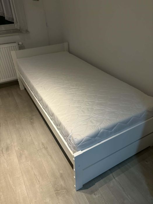 Piękne białe łozko 1 os.  z materacem 90/200.