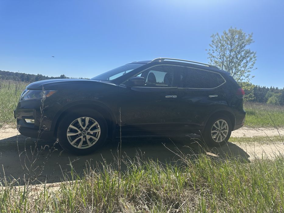 Легковий автомобіль Nissan Rogue 2018 року