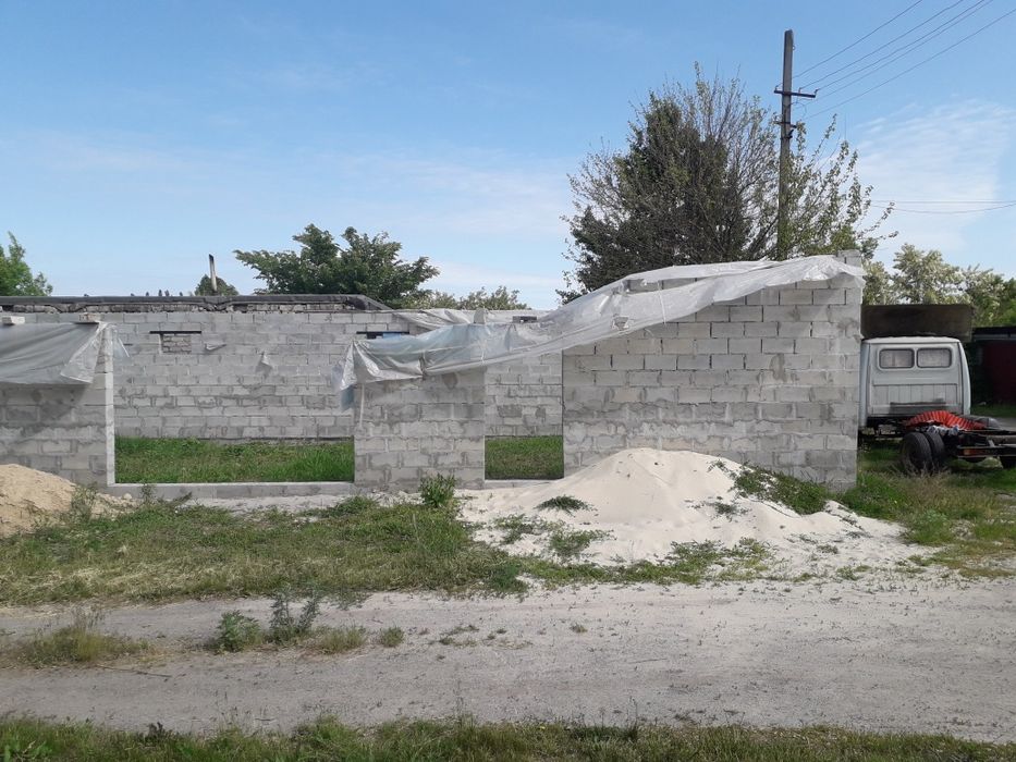 Недостроенний бокс на теретории гаражного кооператива