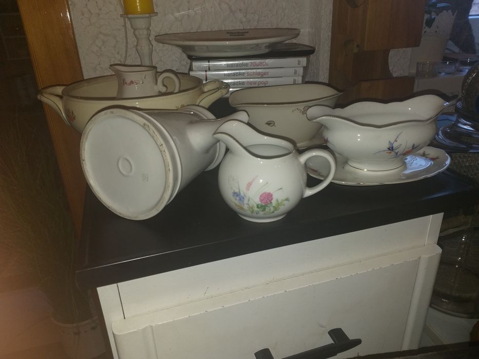 Stara porcelana z sygnaturami wykopaliska strychowe