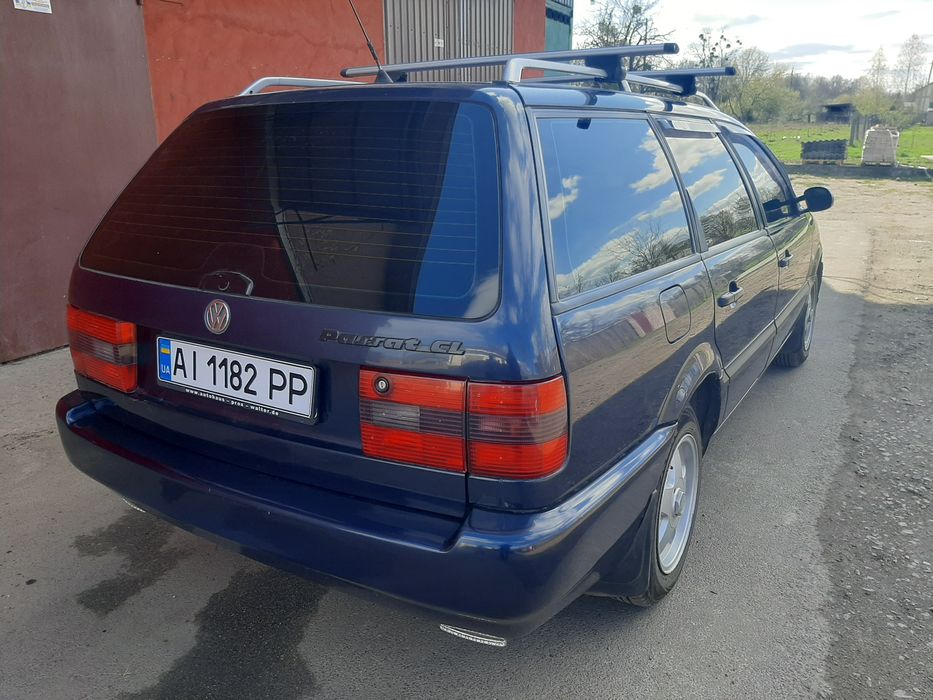 Фольцваген Б4 синій