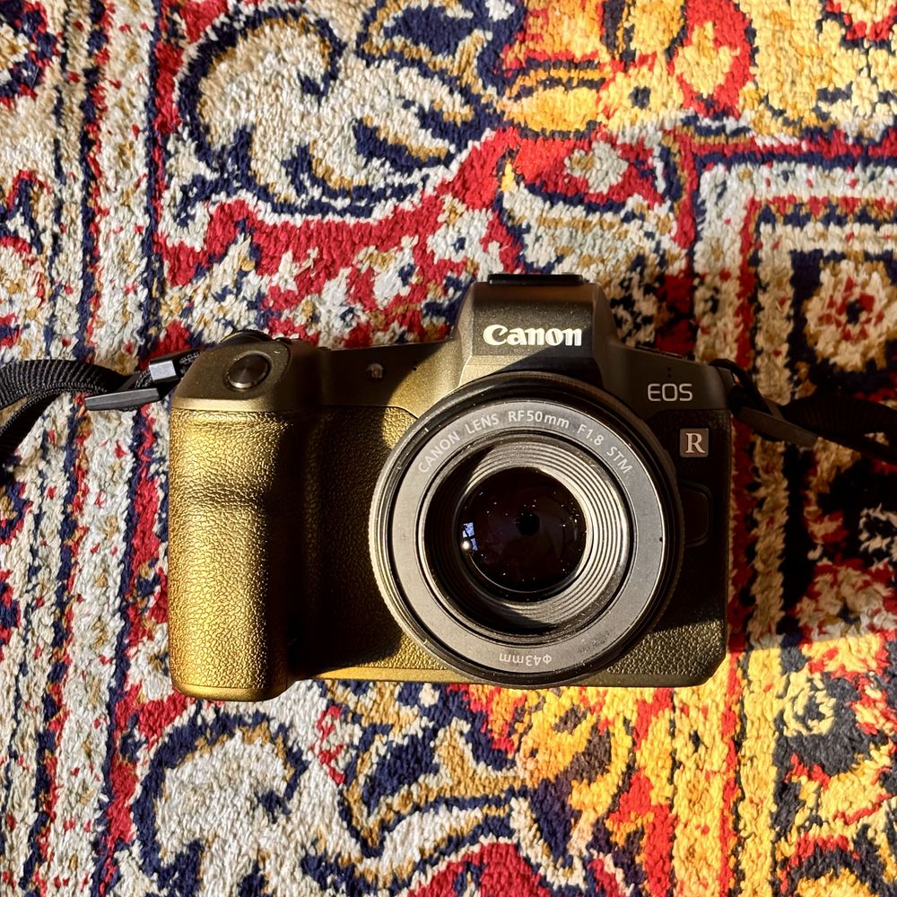 Canon EOS R z obiektywem 50mm F1.8 z ładowarką
