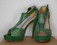 Sapatos de salto alto verdes