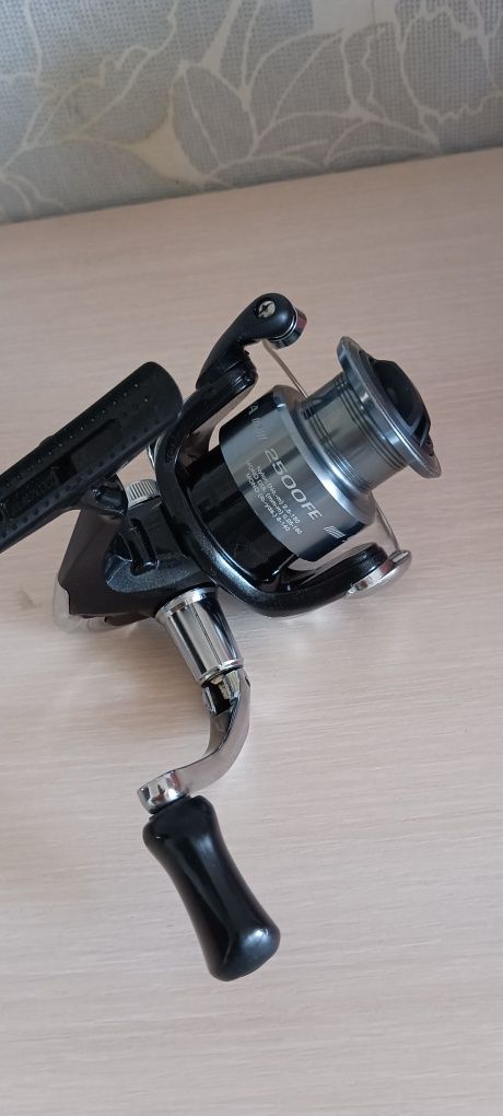 Котушка Shimano Sienna 2500 FE 5.0:1
(No.-m) 2.5-150
(mm-m) 0.25-160
(