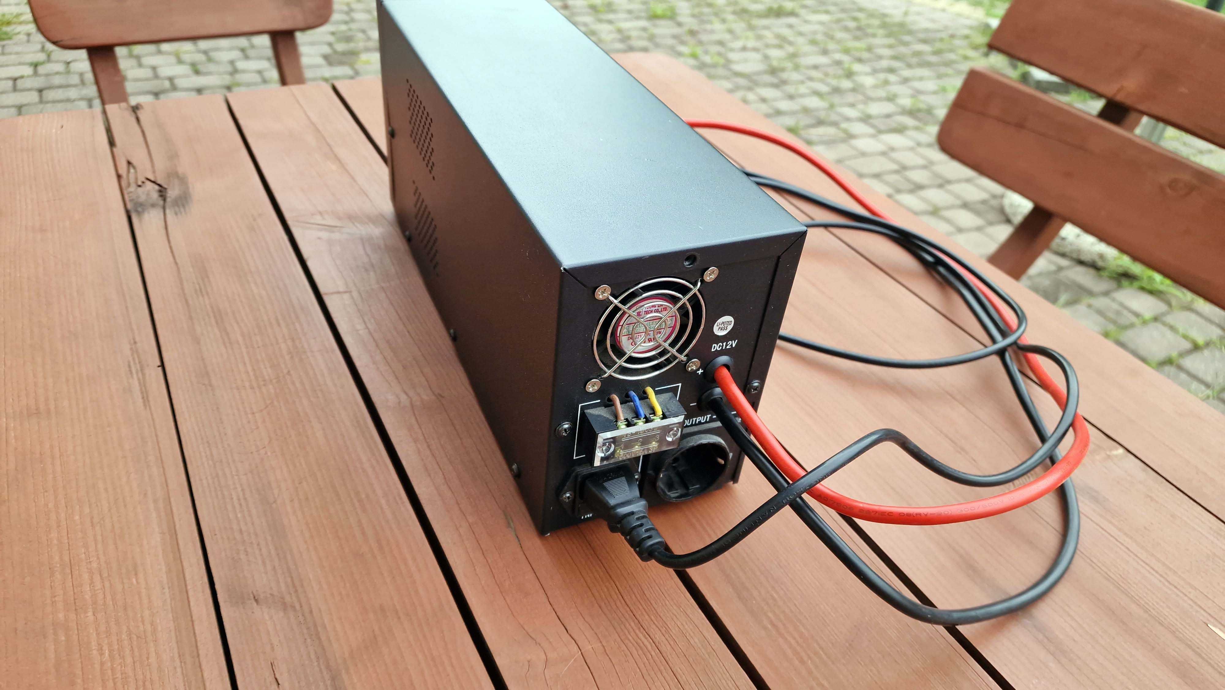INVERTER ORVALDI INV12-500W 12VDC z ładowarką 8A - UPS