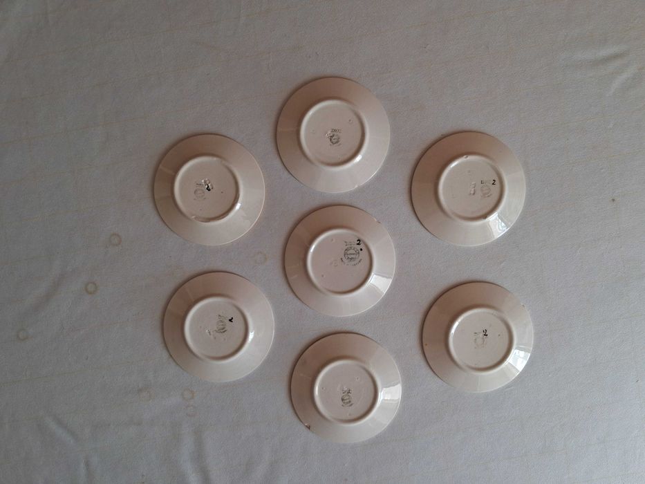 Conjunto de 8 Pequenos Pratos com Flores - Gilman & Cª - Sacavém