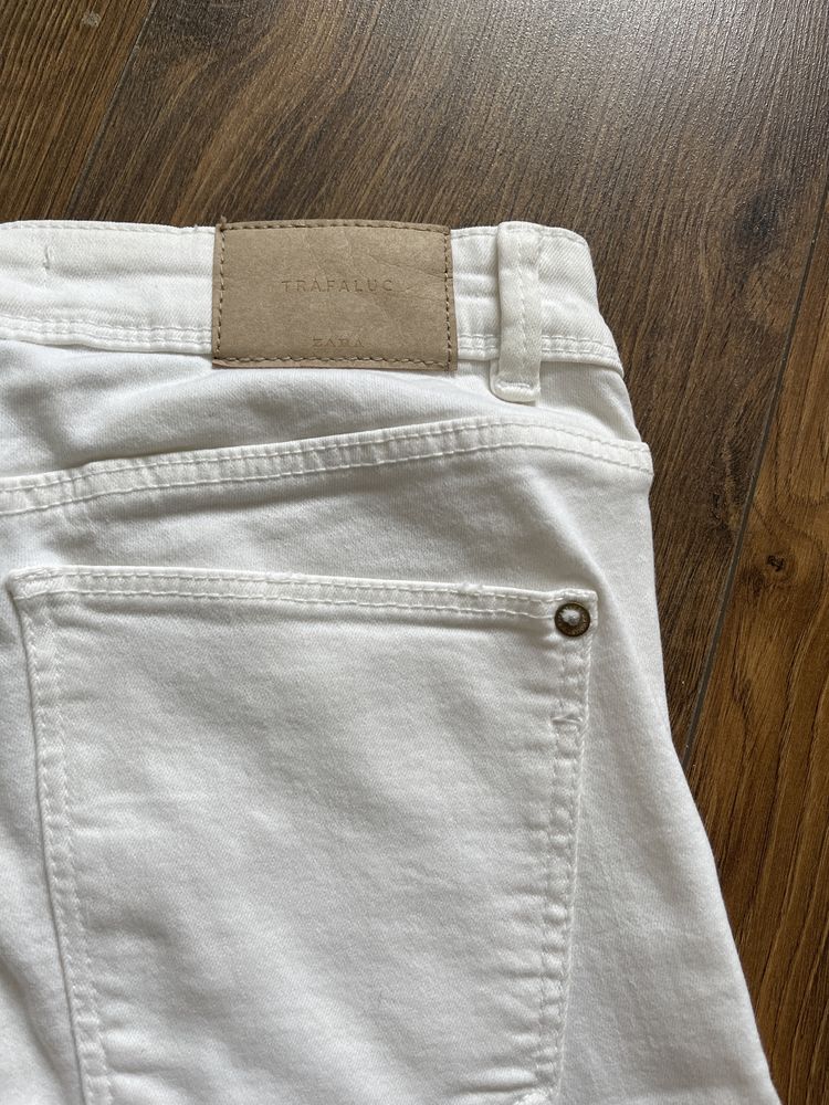 Skinny белоснежные джинсы Zara
